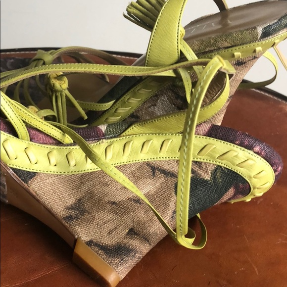 VALENTINO - Picture 4 of 8